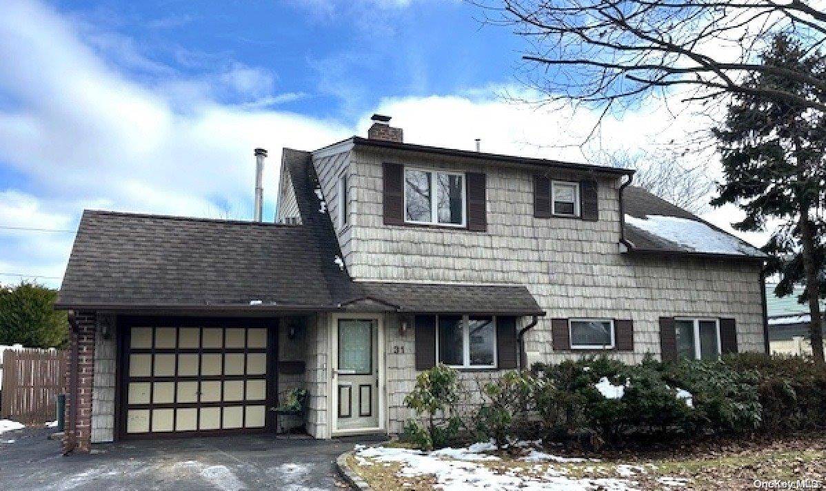 Westbury, NY 11590,31 Palm LN