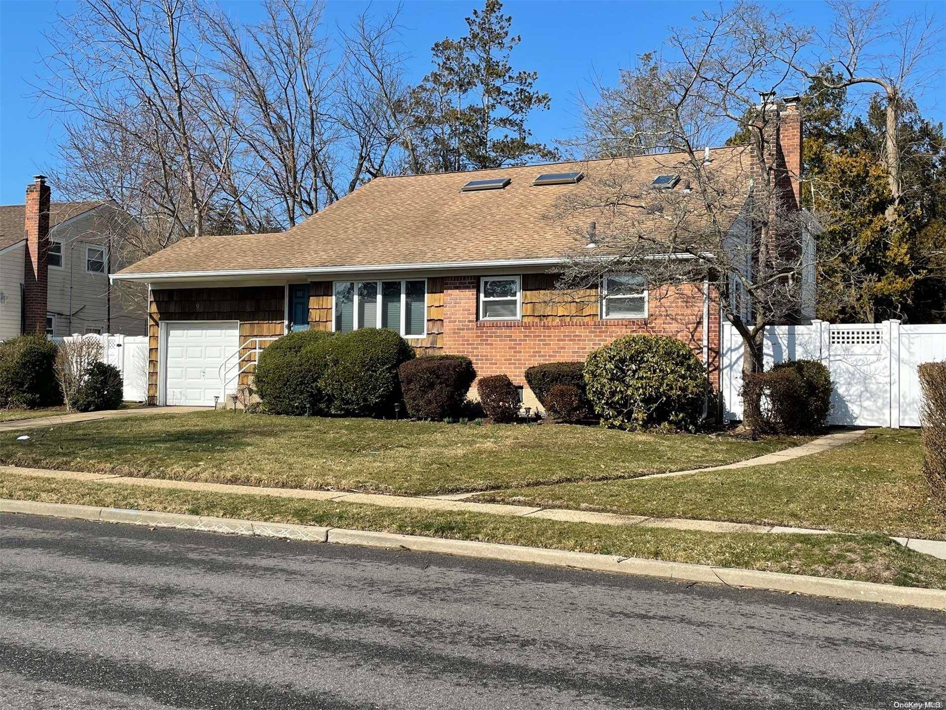 Plainview, NY 11803,9 Brook PATH