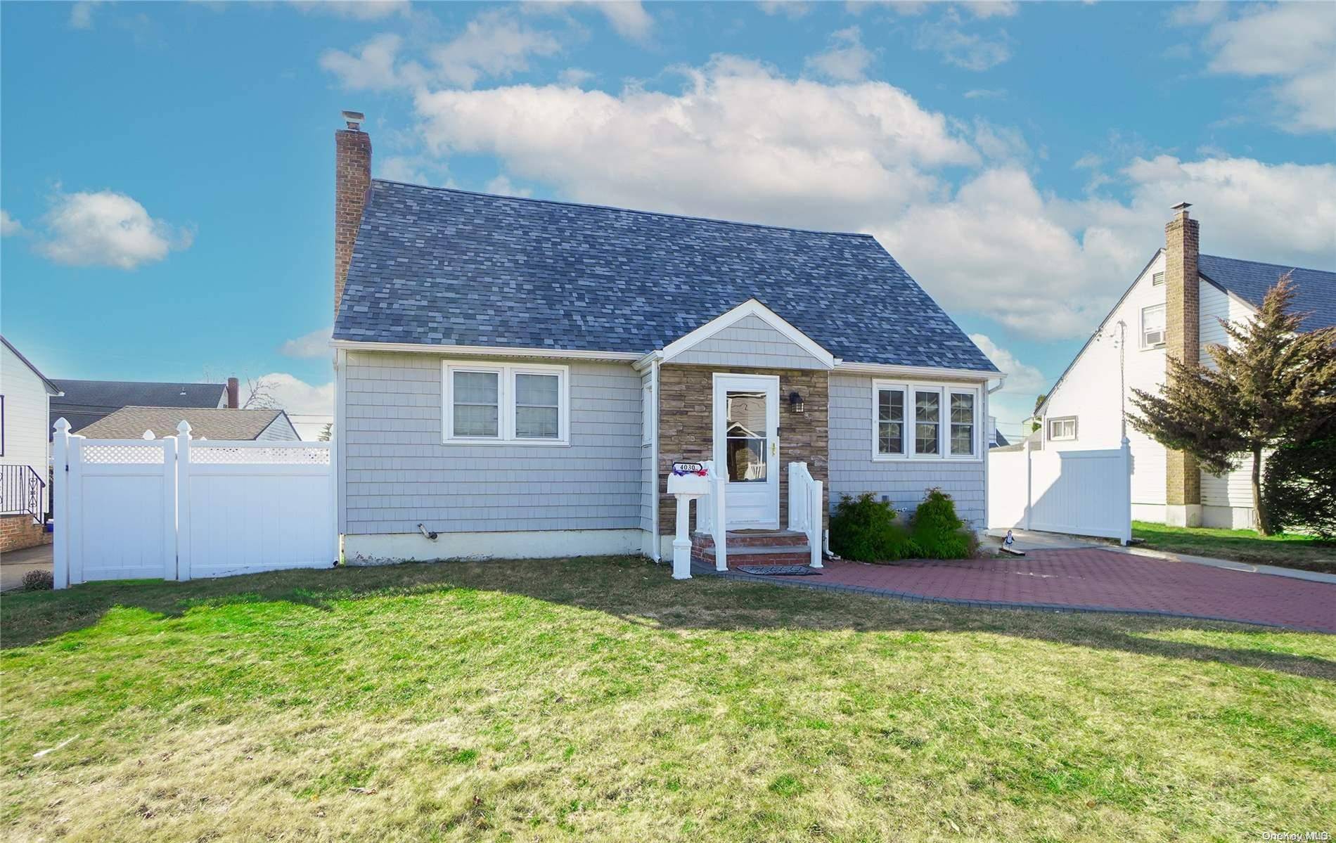 Seaford, NY 11783,4030 Maywood DR