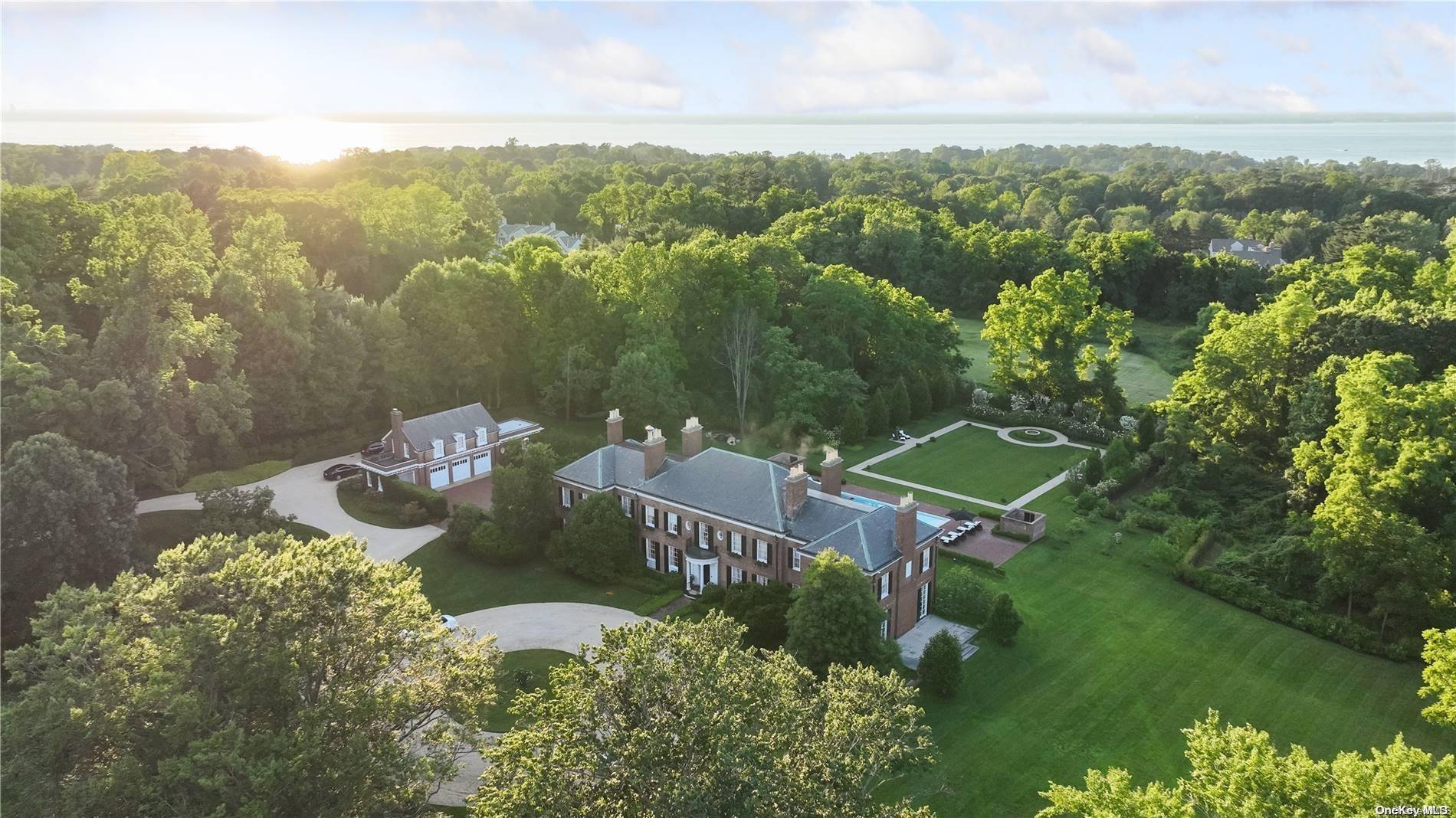 Glen Cove, NY 11542,71 Old Tappan RD