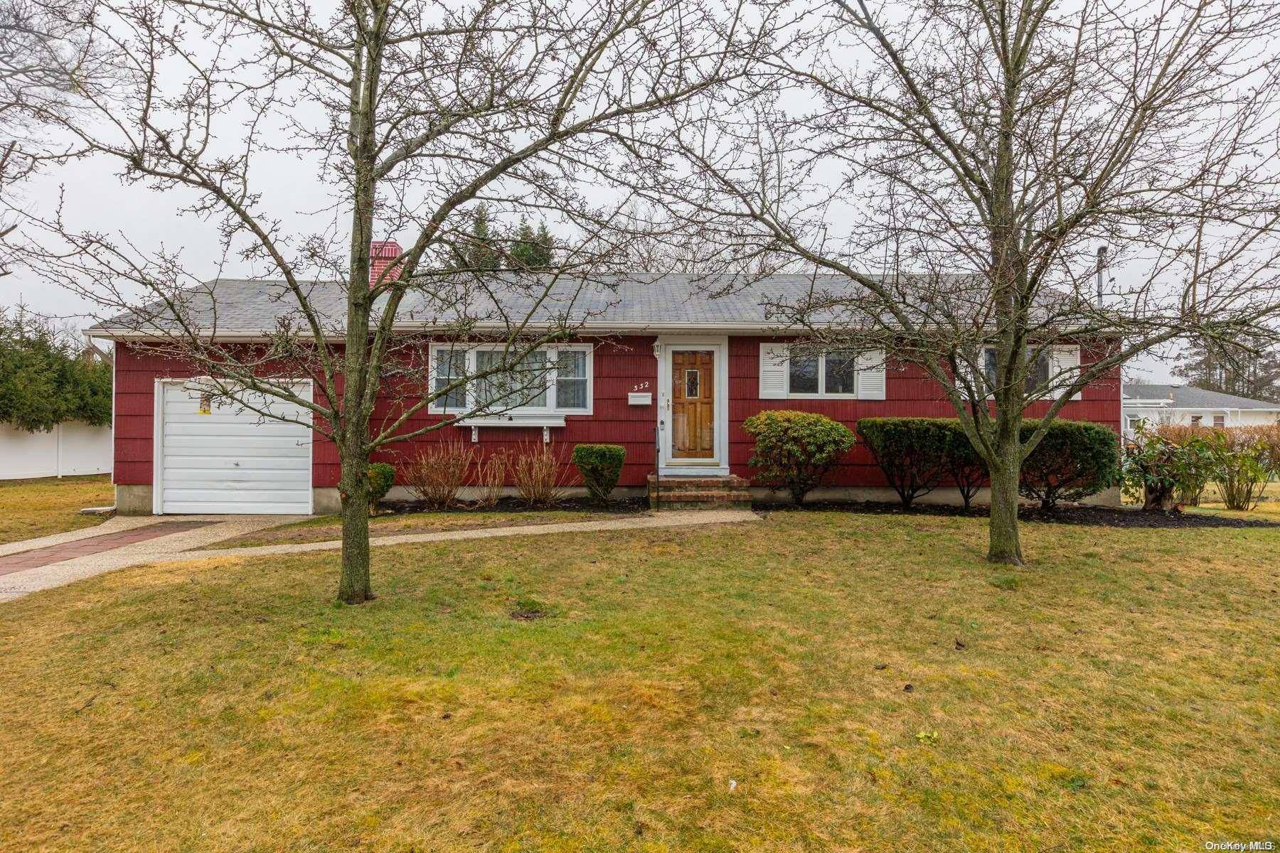 North Babylon, NY 11703,332 Glynn ST