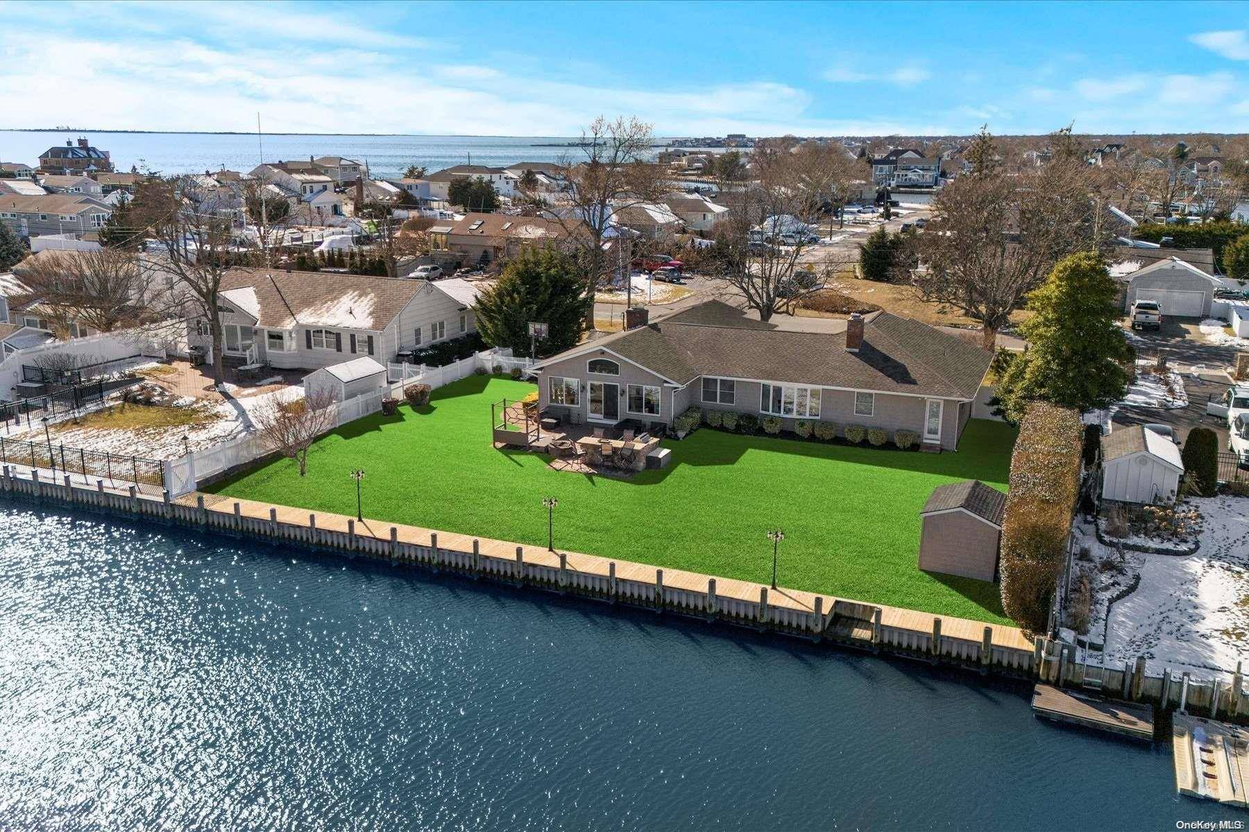 West Islip, NY 11795,199 Secatogue LN