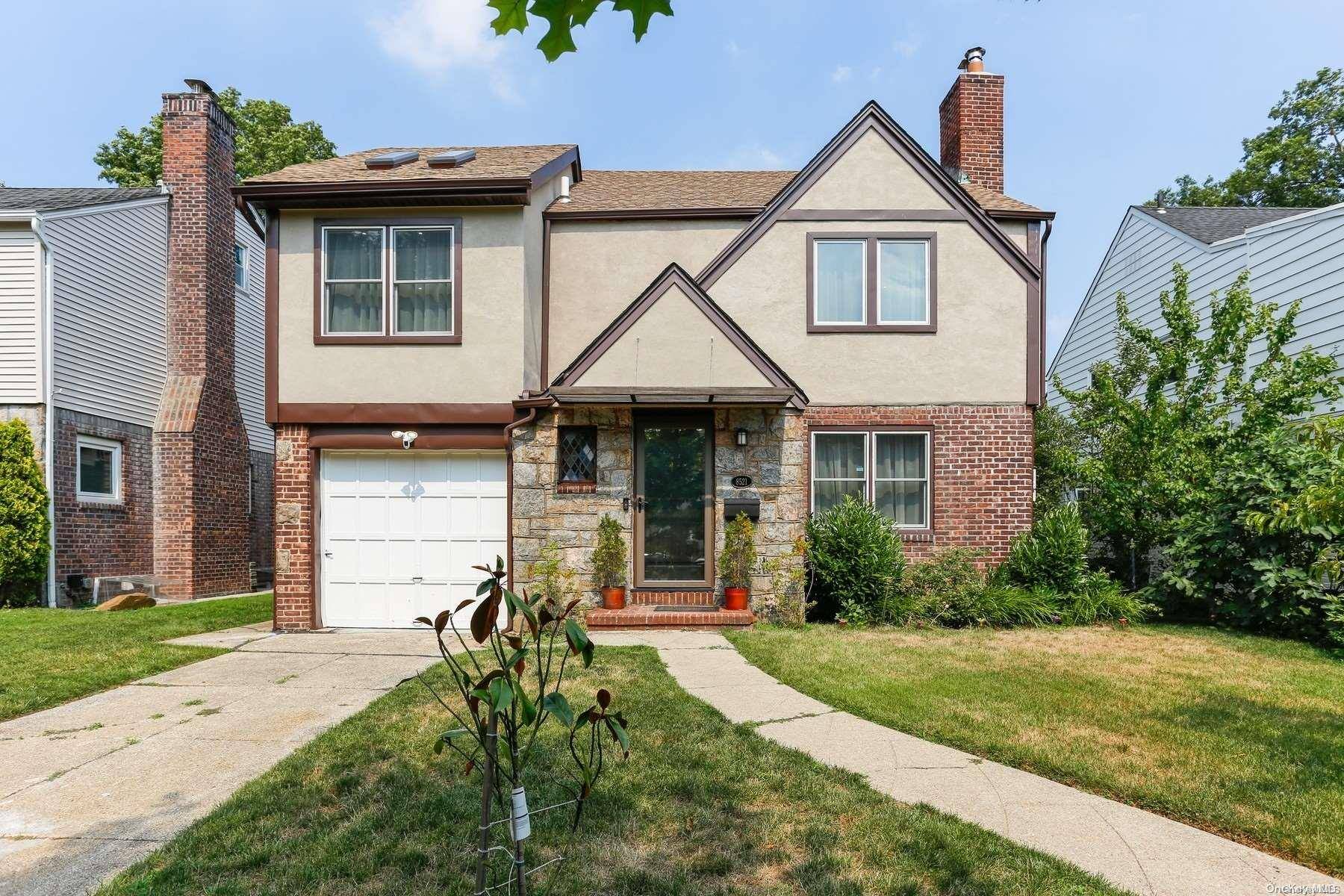 Hollis Hills, NY 11427,85-21 215th ST