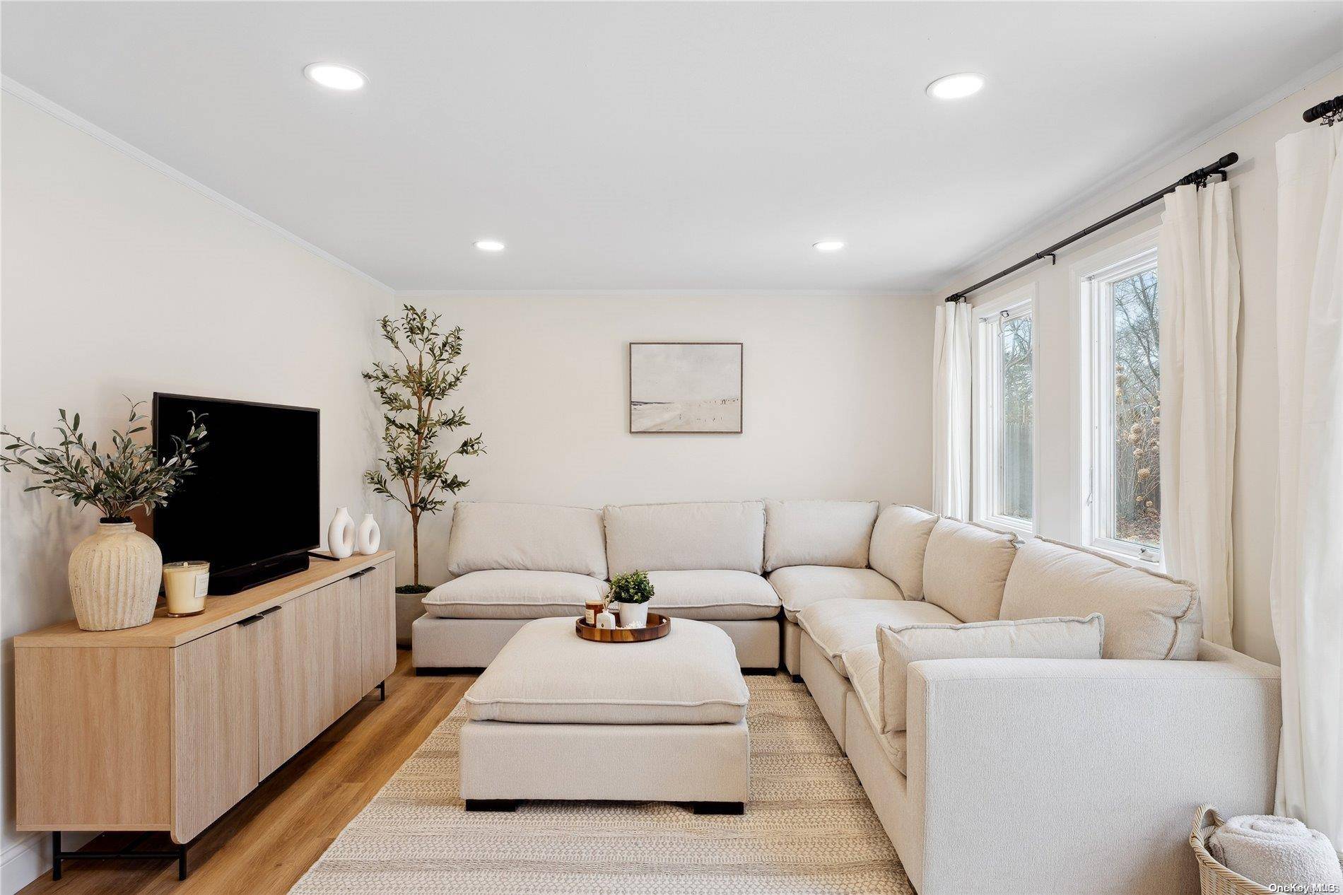 Hampton Bays, NY 11946,28 Argonne West RD