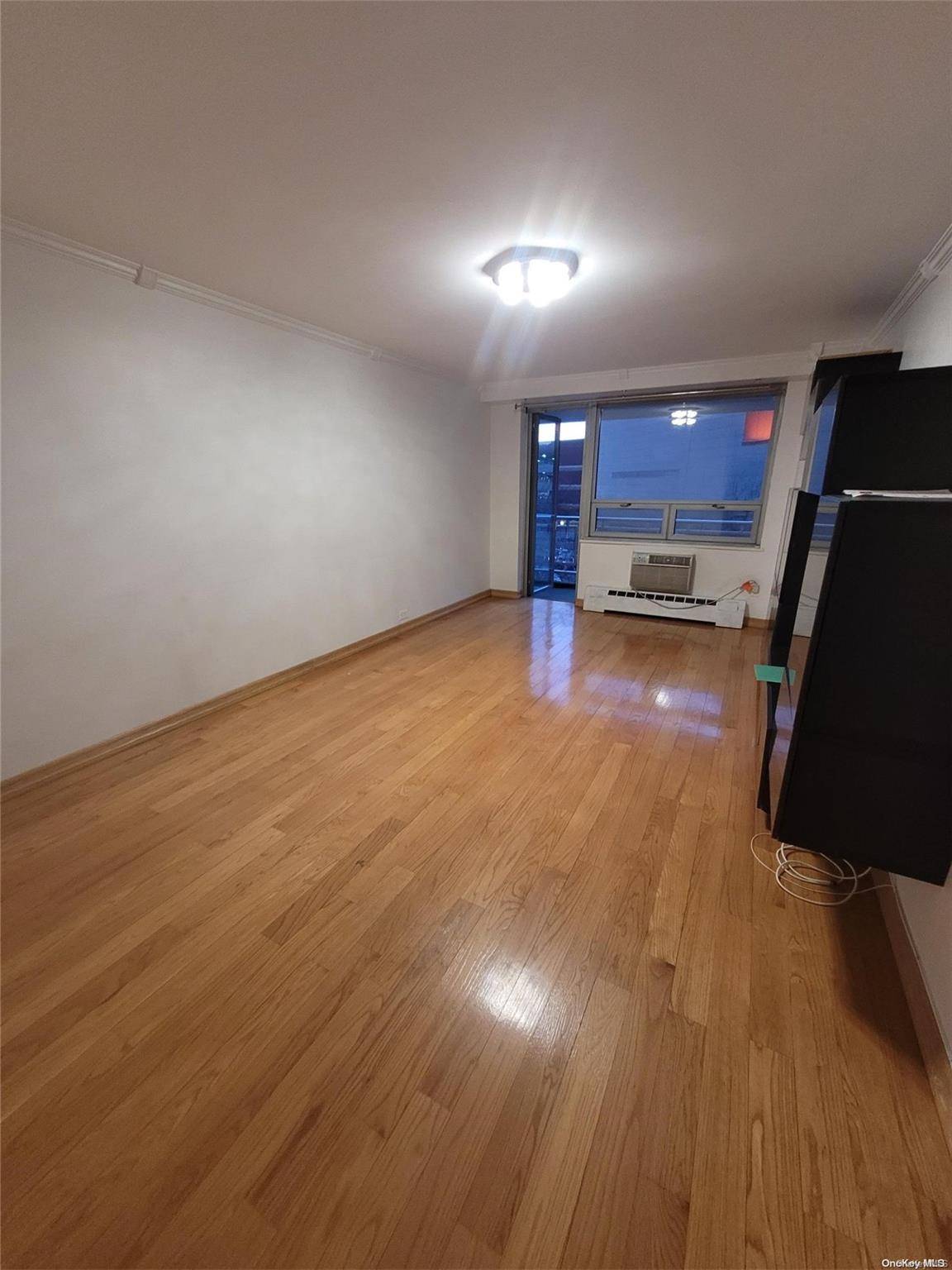 Rego Park, NY 11374,61-15 97th St #3C