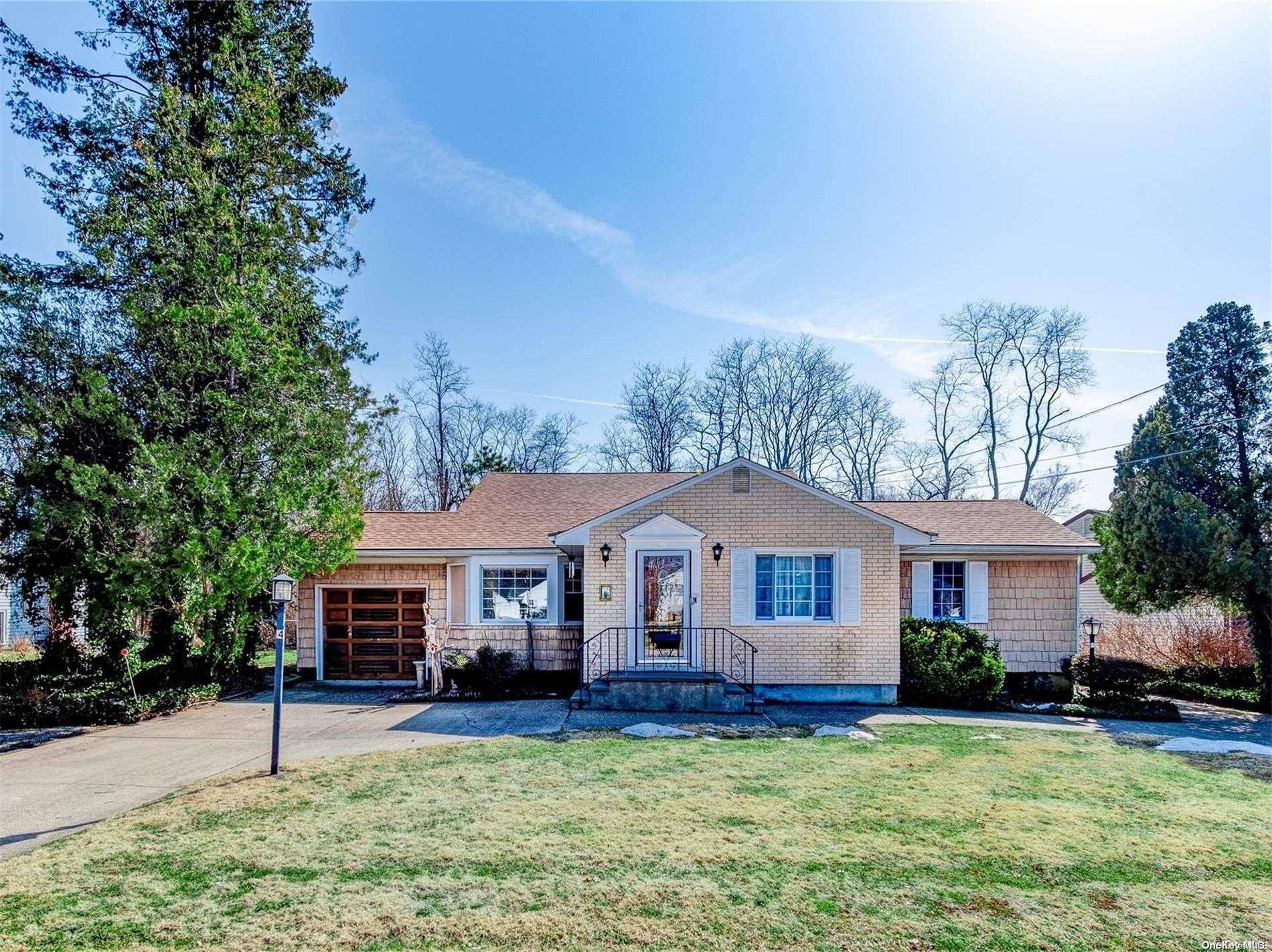 Kings Park, NY 11754,24 Balboa DR