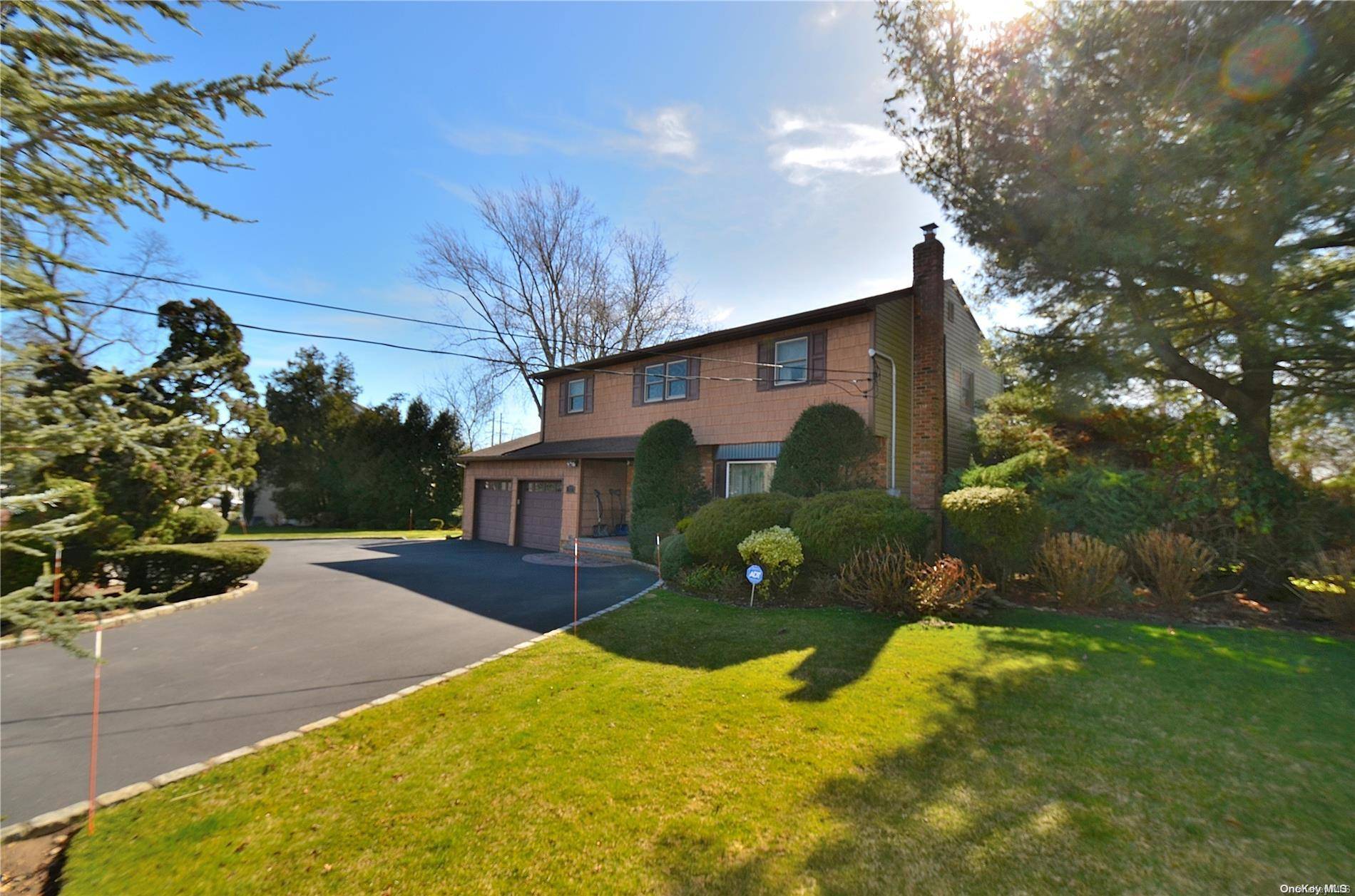 Farmingdale, NY 11735,11 Fieldcrest LN