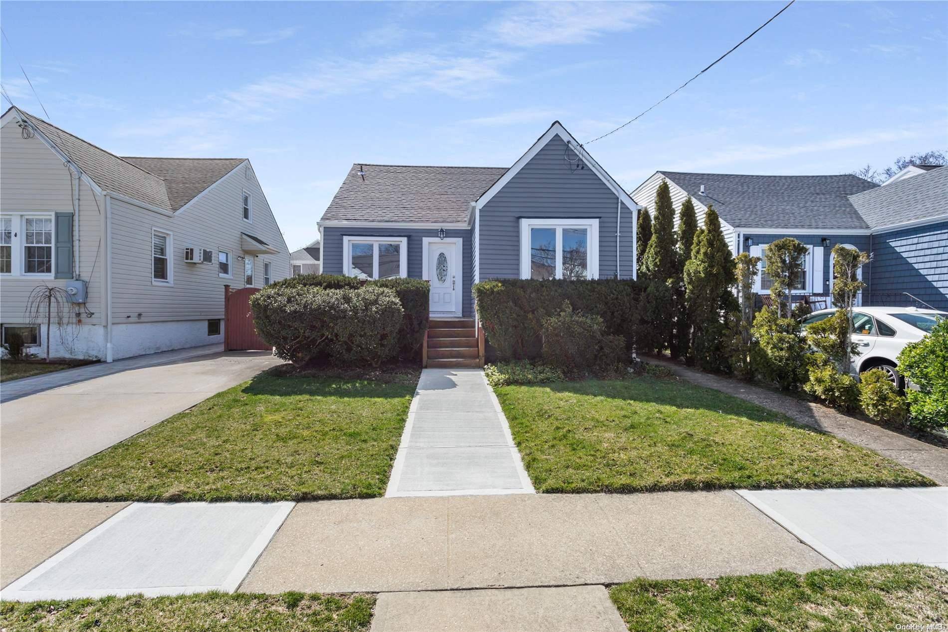 Massapequa, NY 11758,62 Maple ST