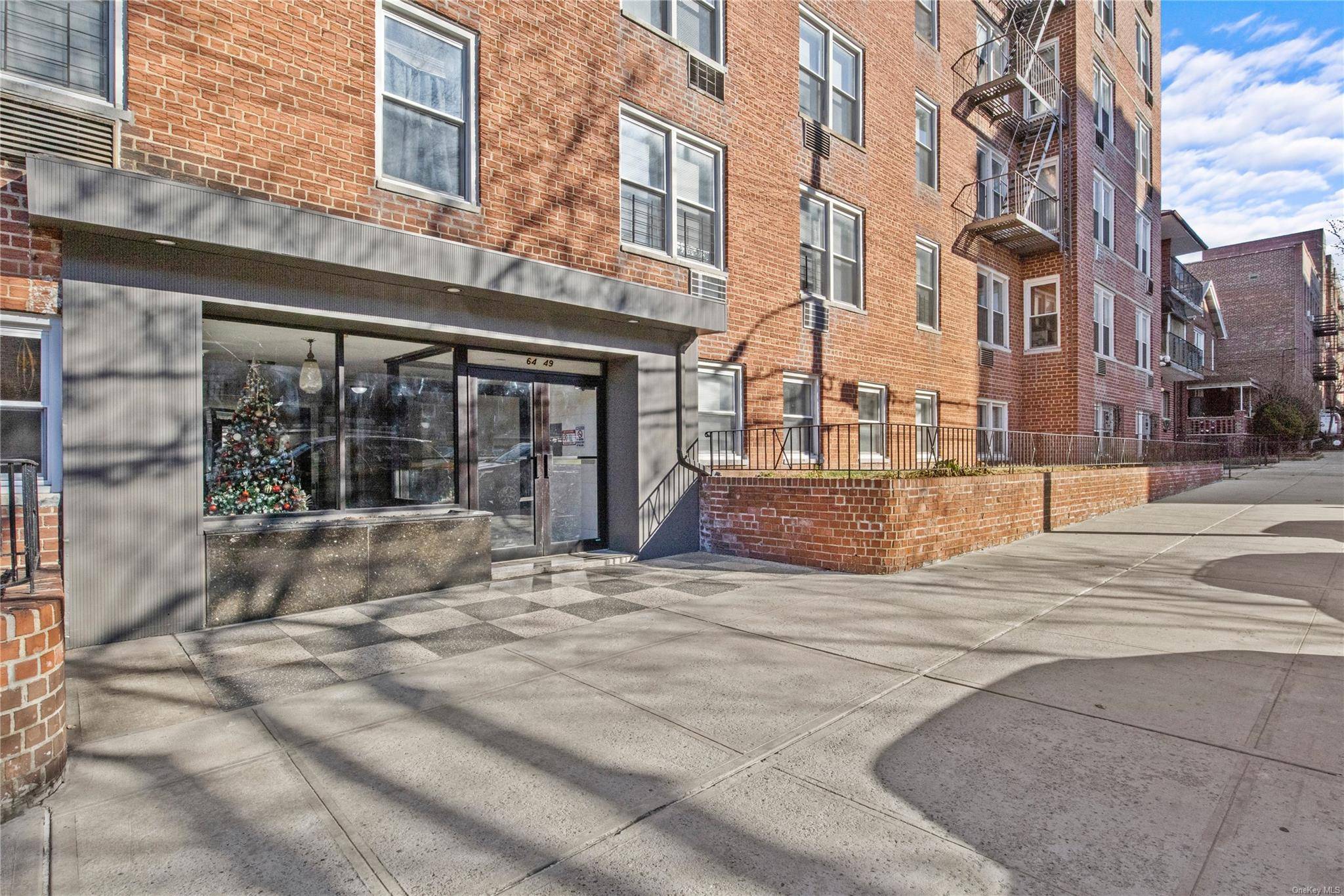 Rego Park, NY 11374,64-49 Wetherole ST #4G