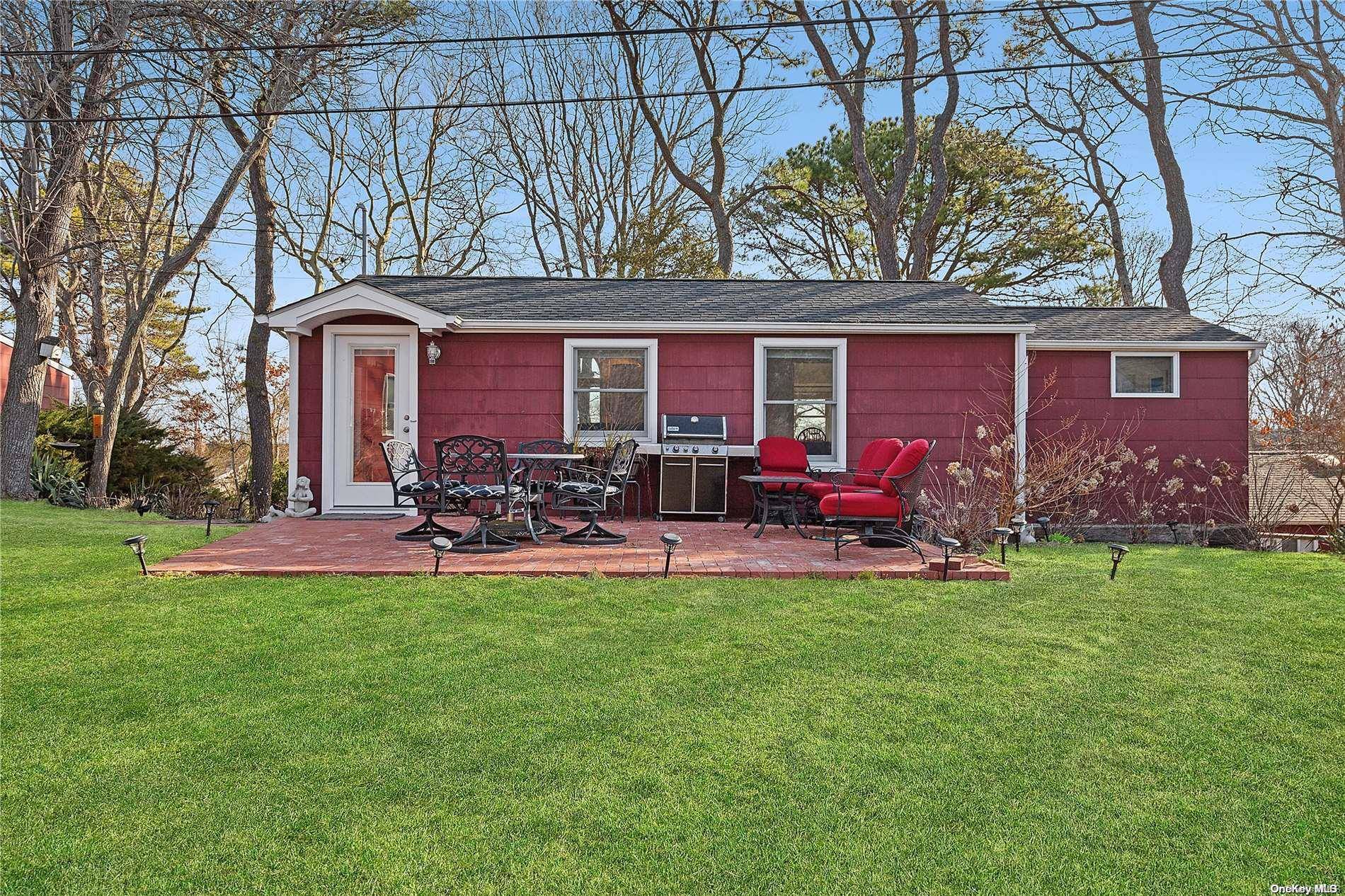 Hampton Bays, NY 11946,67 North RD