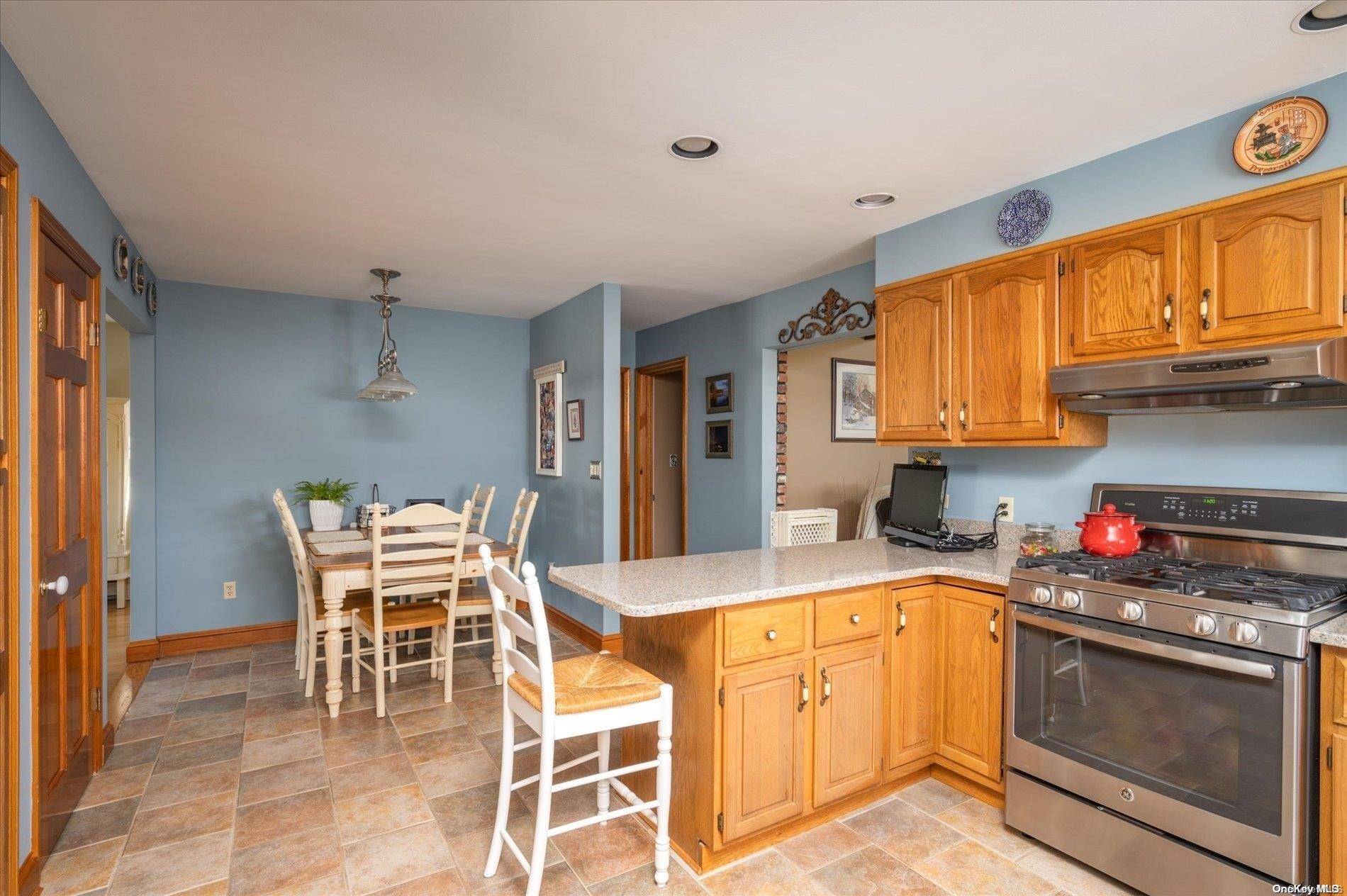 Oceanside, NY 11572,94 Bellevue AVE