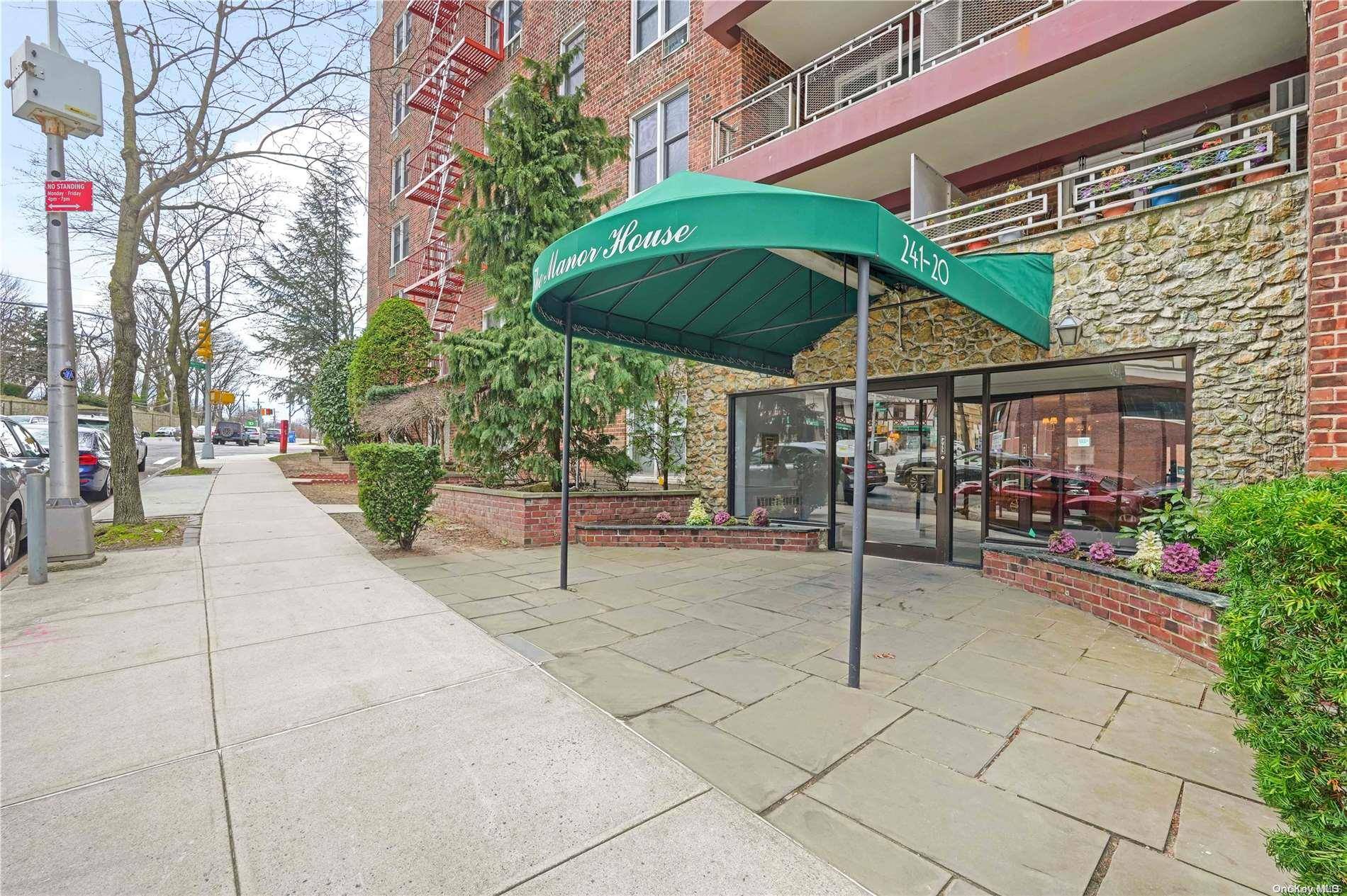 Douglaston, NY 11362,241-20 Northern Blvd #2B