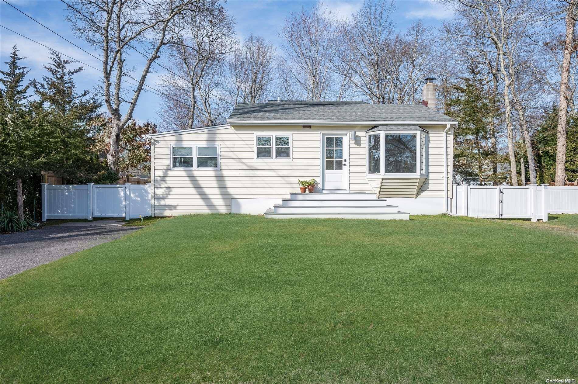 Hampton Bays, NY 11946,3 Hudson ST