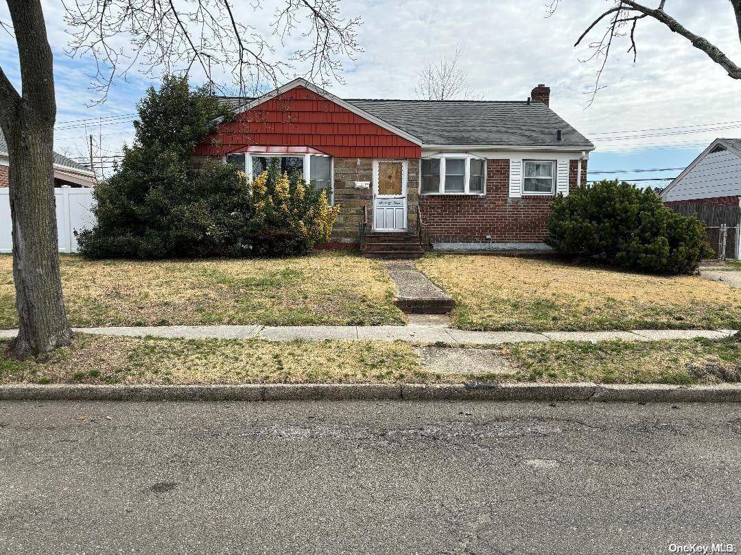 East Meadow, NY 11554,74 Bette RD