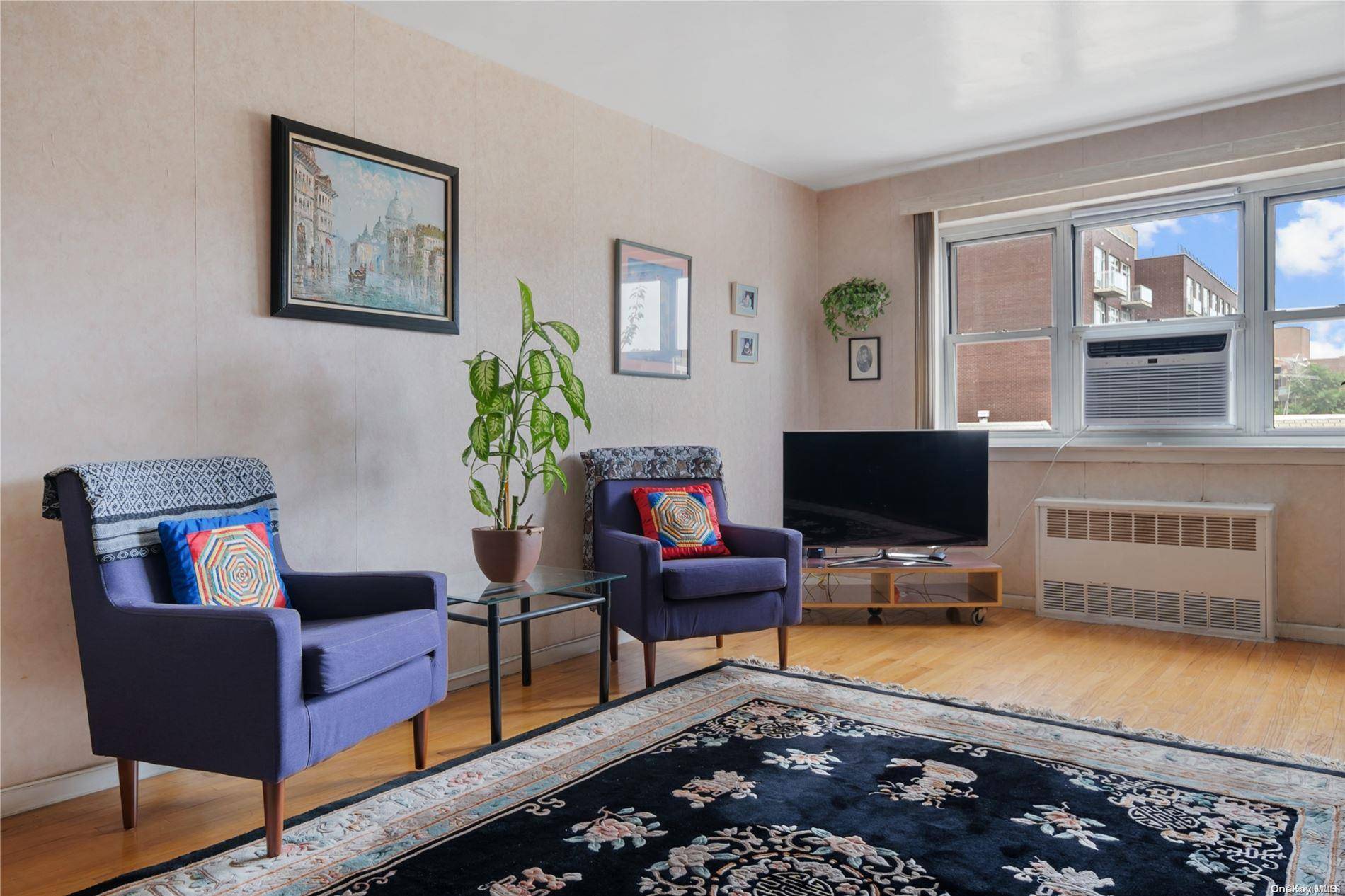 Flushing, NY 11354,31-90 140 Street #3C