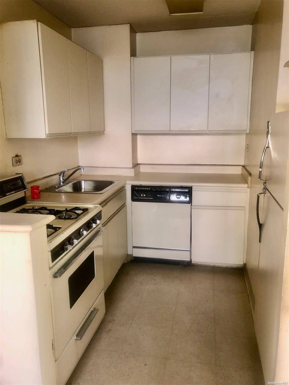 New York (manhattan), NY 10026,300 Cathedral Pkwy #19H