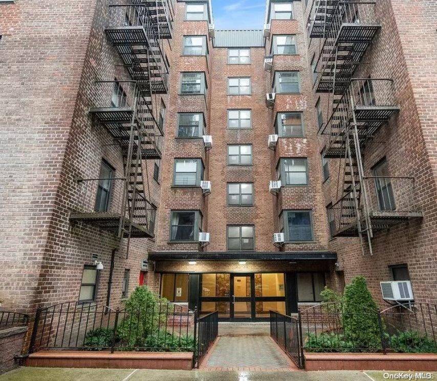 East Elmhurst, NY 11369,32-20 91st Street #107