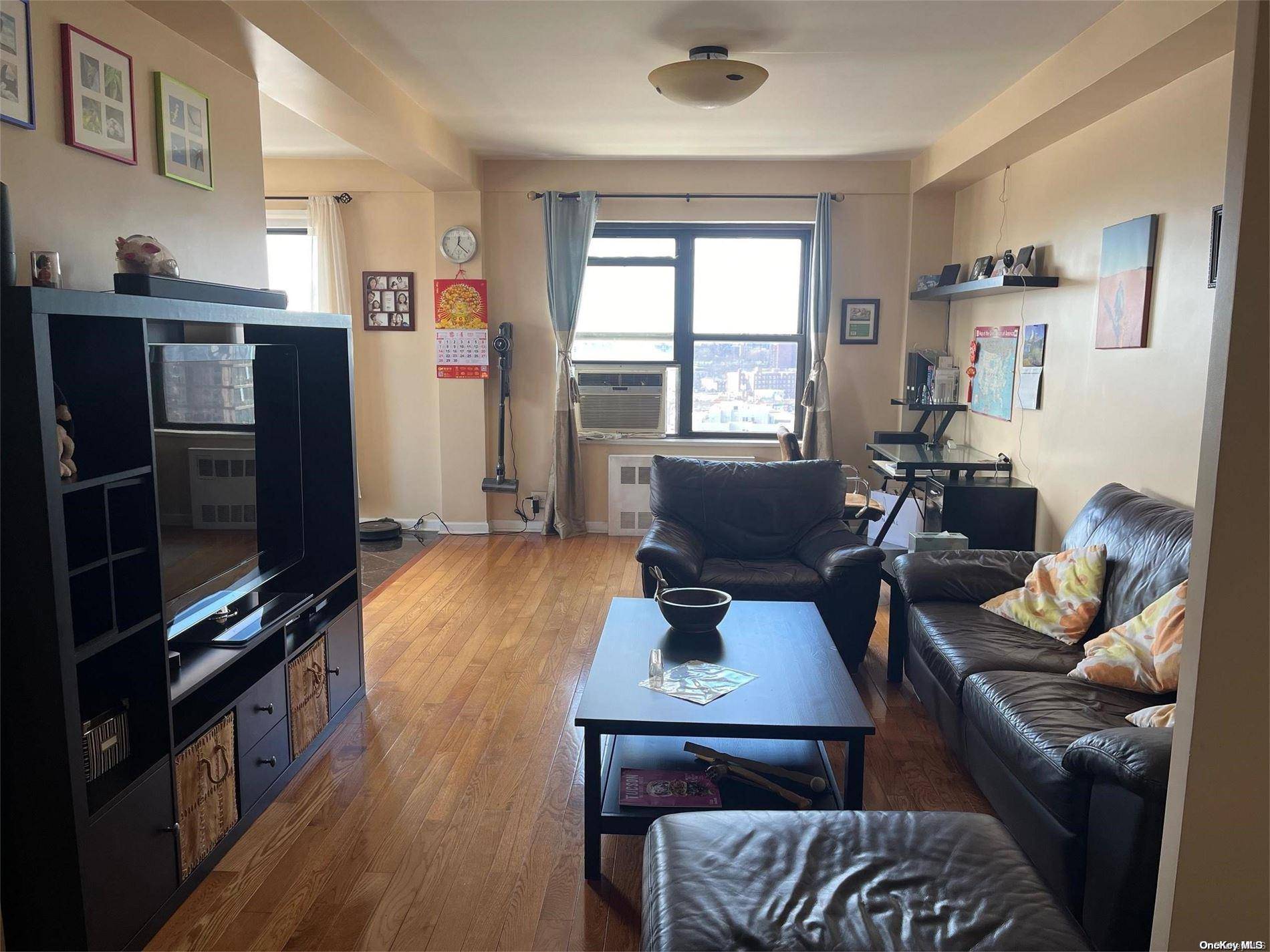 Rego Park, NY 11374,99-05 63rd Dr #14V