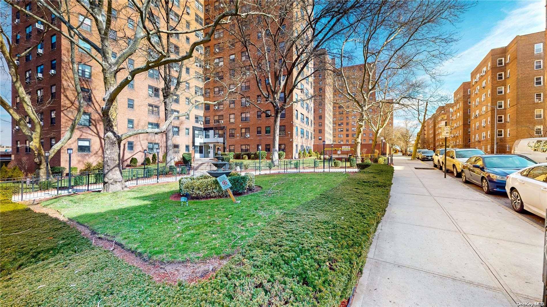 Rego Park, NY 11374,99-05 63rd Dr #14V