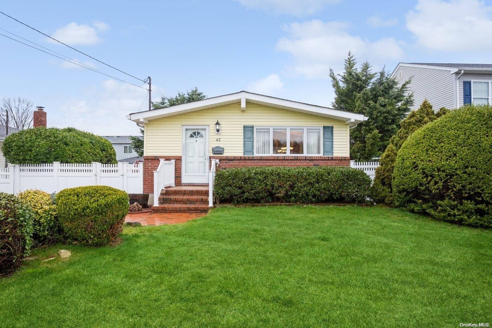 Deer Park, NY 11729,42 W 8th ST