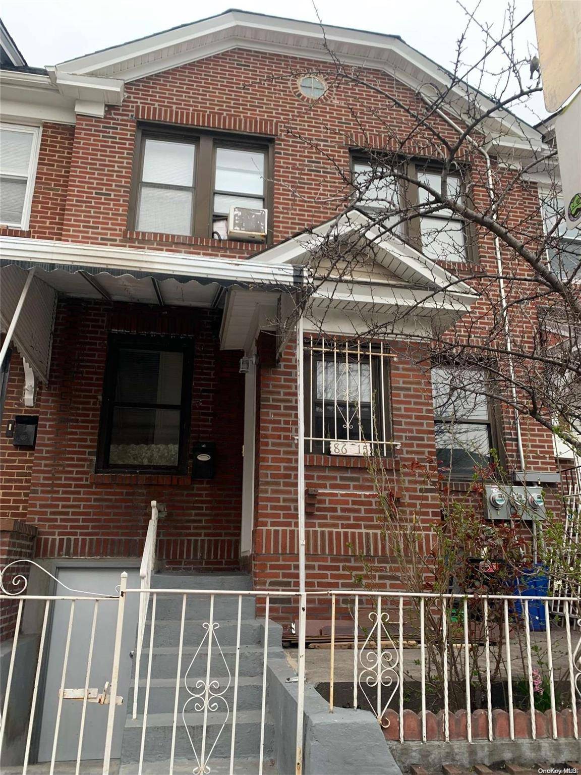 Elmhurst, NY 11373,86-15 Britton AVE