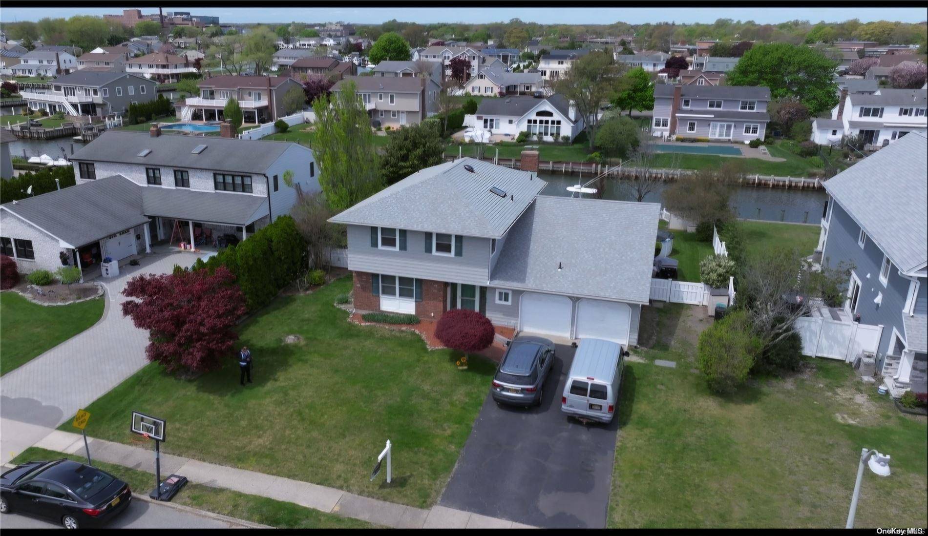 West Islip, NY 11795,35 Skipper DR