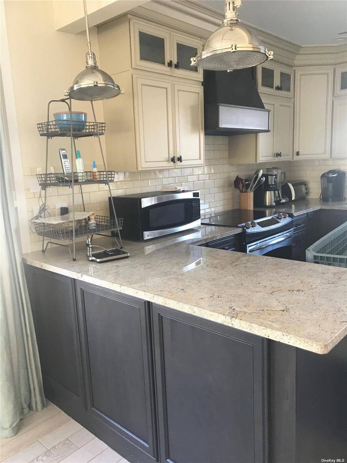 Seaview, NY 11770,16 Crescent