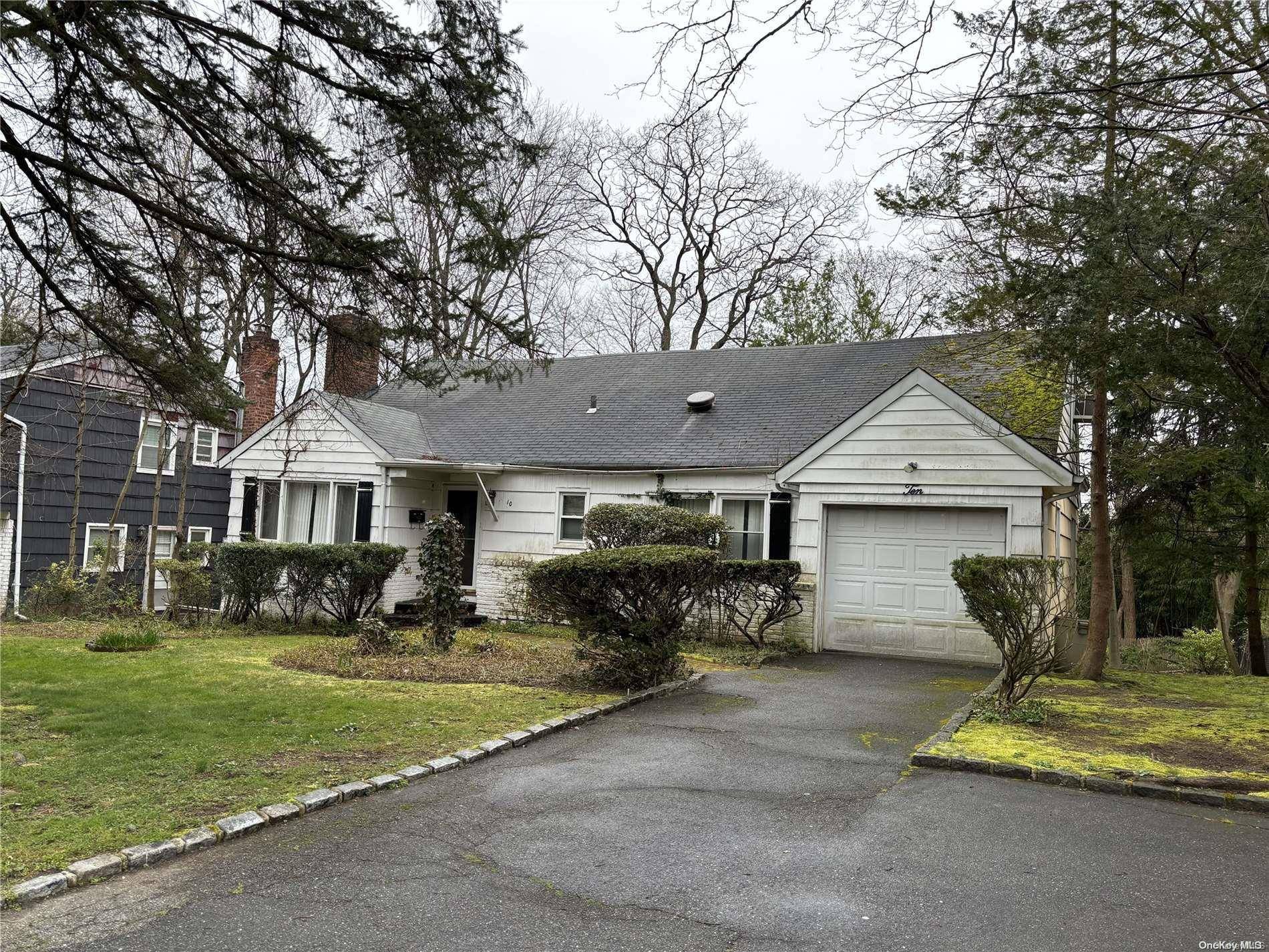 Great Neck, NY 11021,10 W Terrace RD