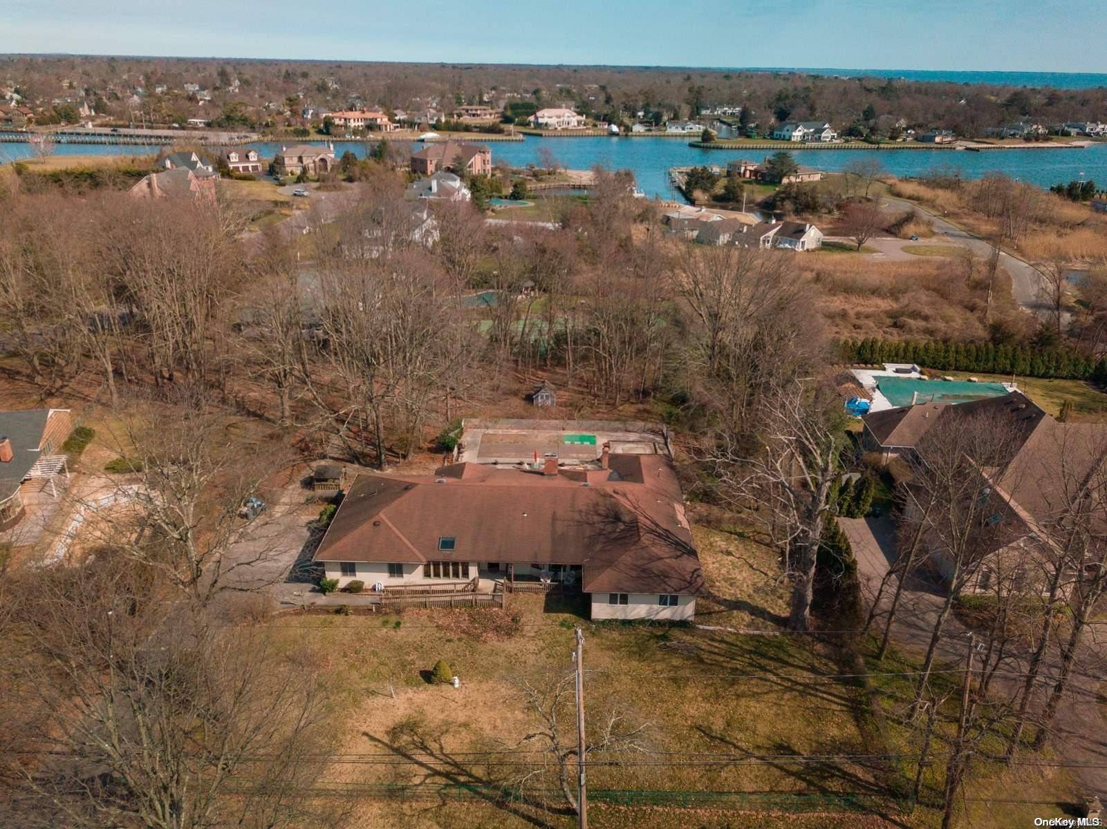 Bay Shore, NY 11706,75 S Saxon AVE