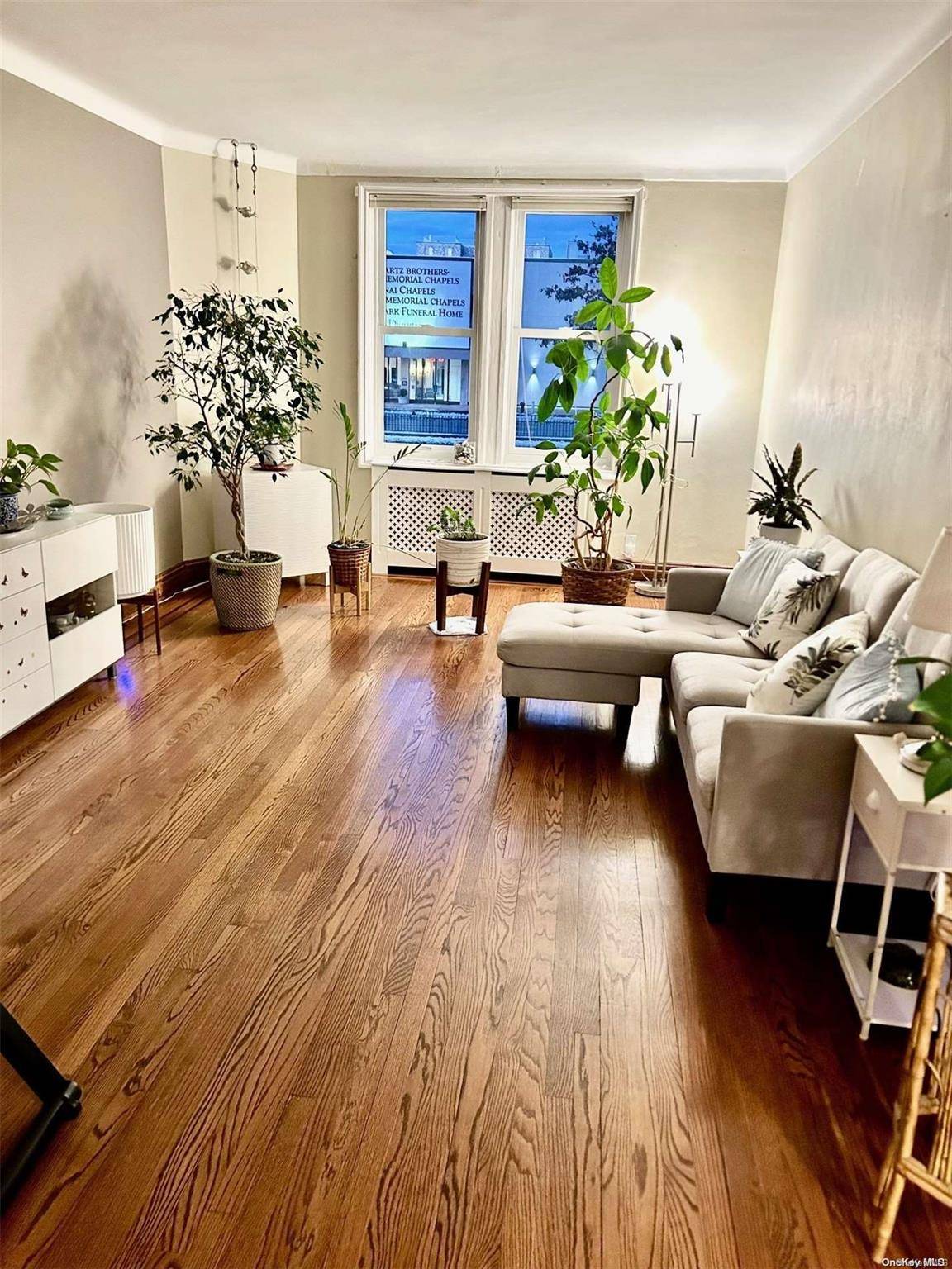 Forest Hills, NY 11375,114-20 Queens BLVD #8