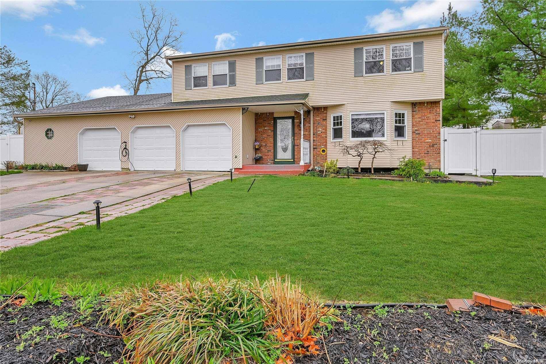 Ronkonkoma, NY 11779,424 Croaton ST