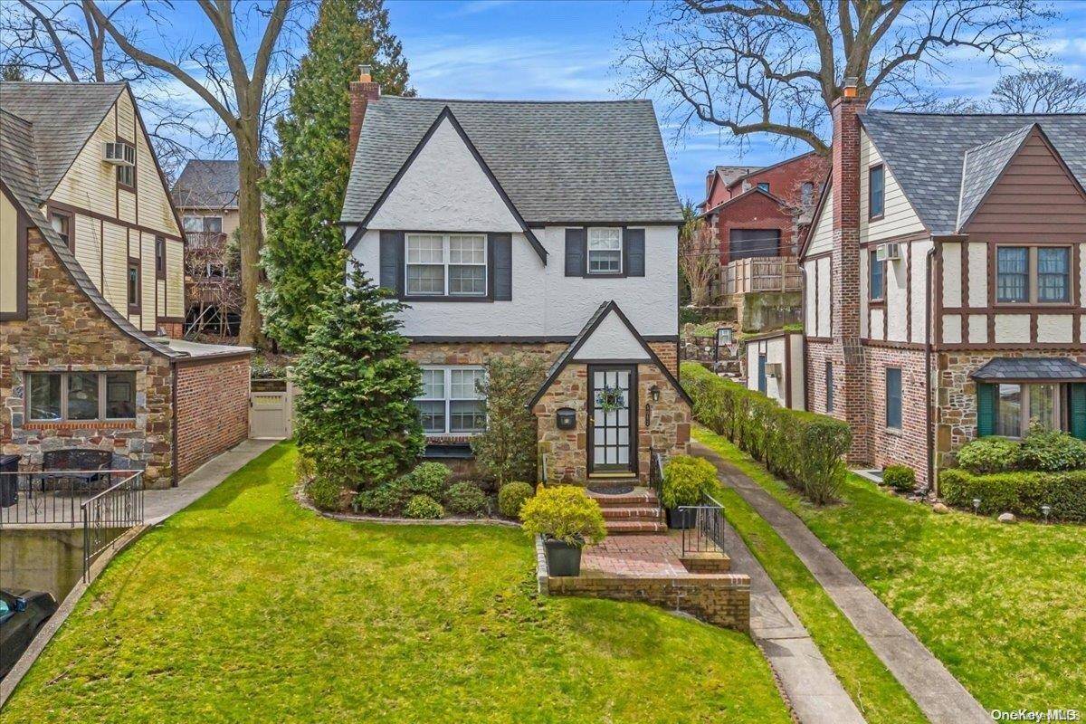 Douglaston, NY 11362,50-52 245th ST