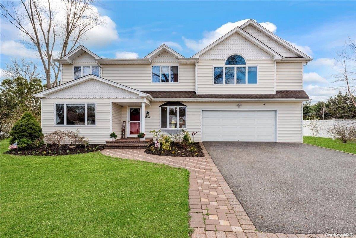 Dix Hills, NY 11746,3 Mehan LN