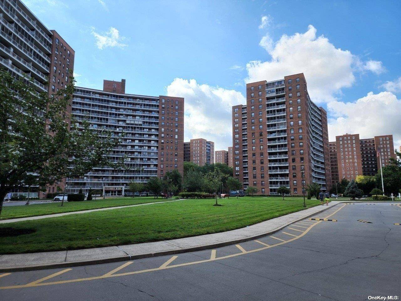 Rego Park, NY 11374,61-55 98th ST #2K