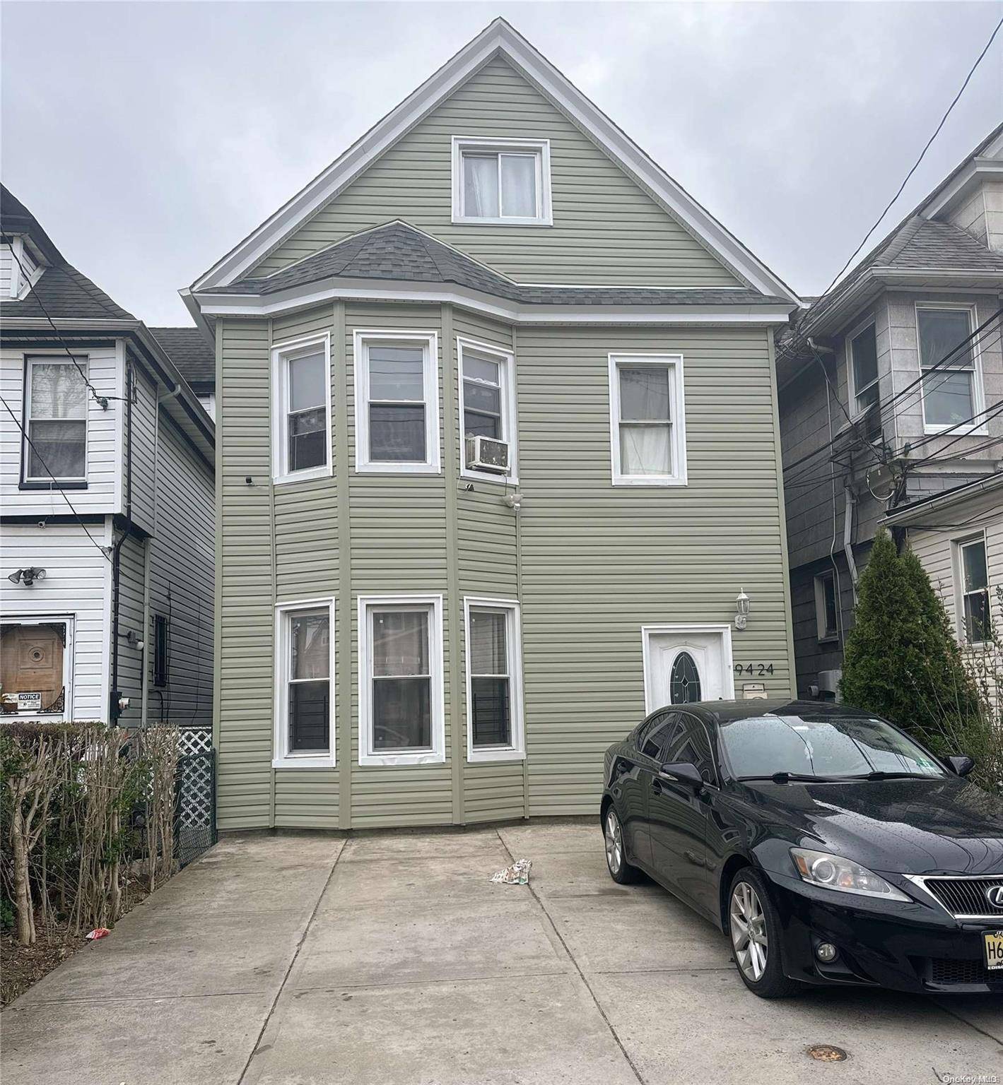 Elmhurst, NY 11373,94-24 50th AVE