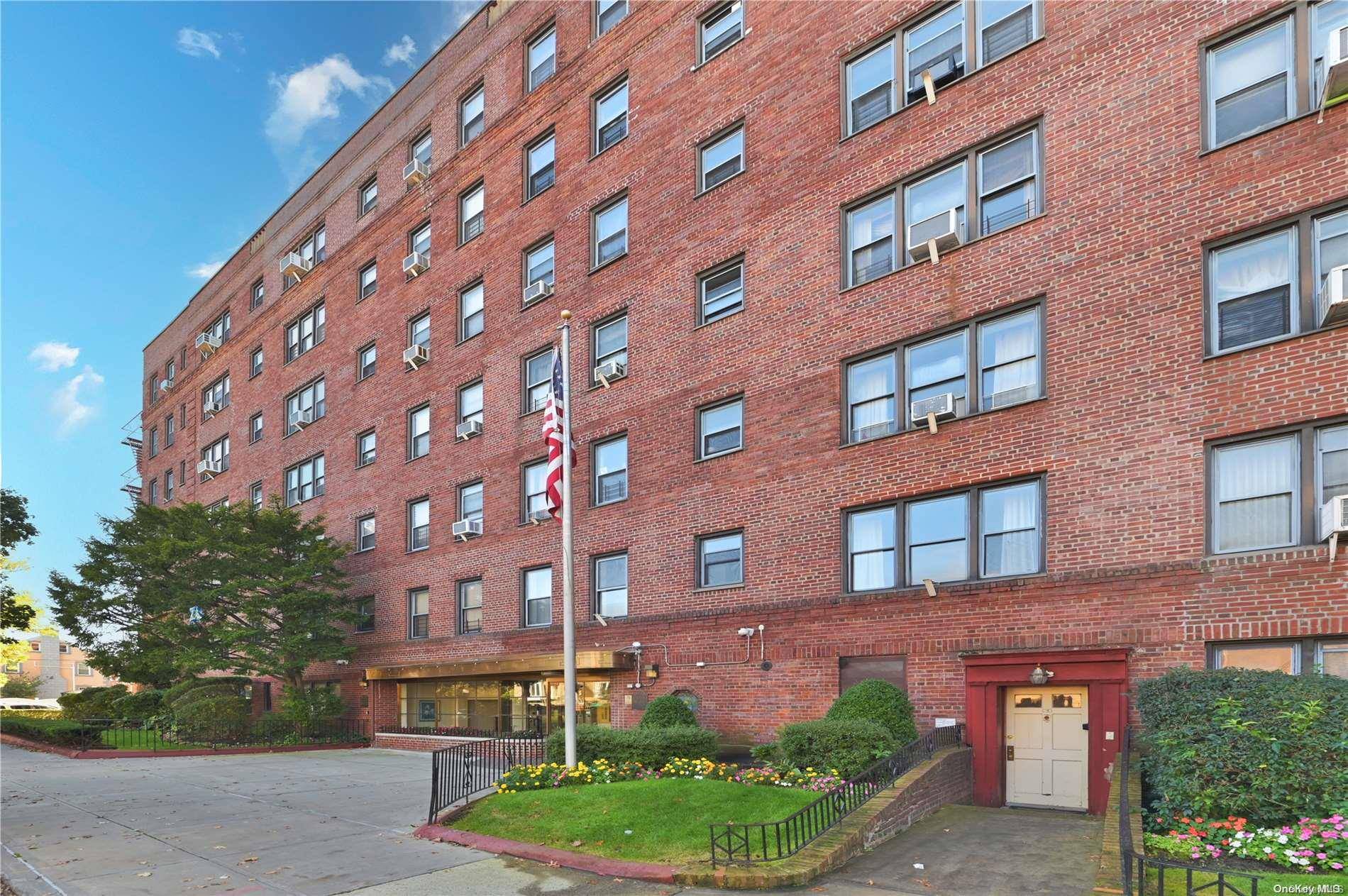 Briarwood, NY 11435,143-50 Hoover AVE #403