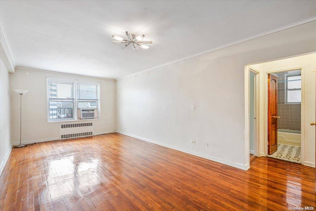 Rego Park, NY 11374,64-41 Saunders St ST #318