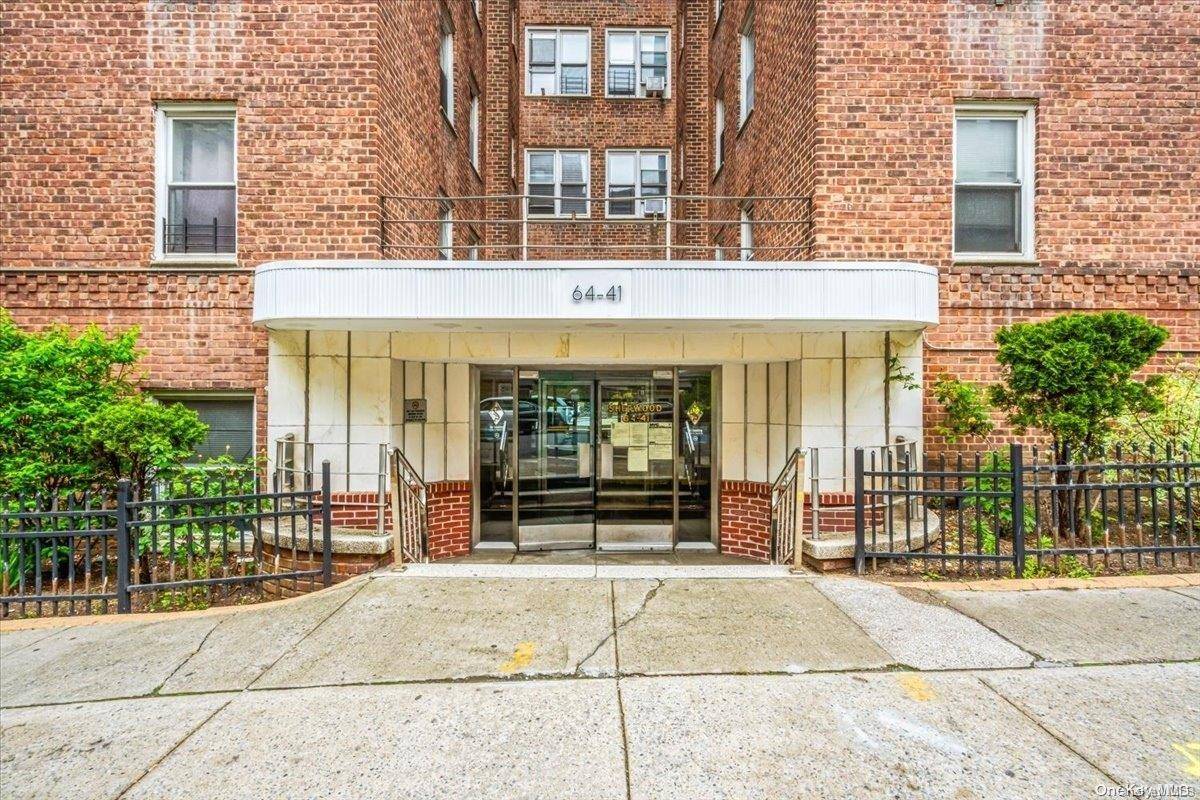 Rego Park, NY 11374,64-41 Saunders St ST #318