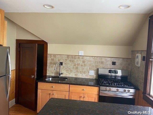 Lynbrook, NY 11563,31 Spencer AVE #2