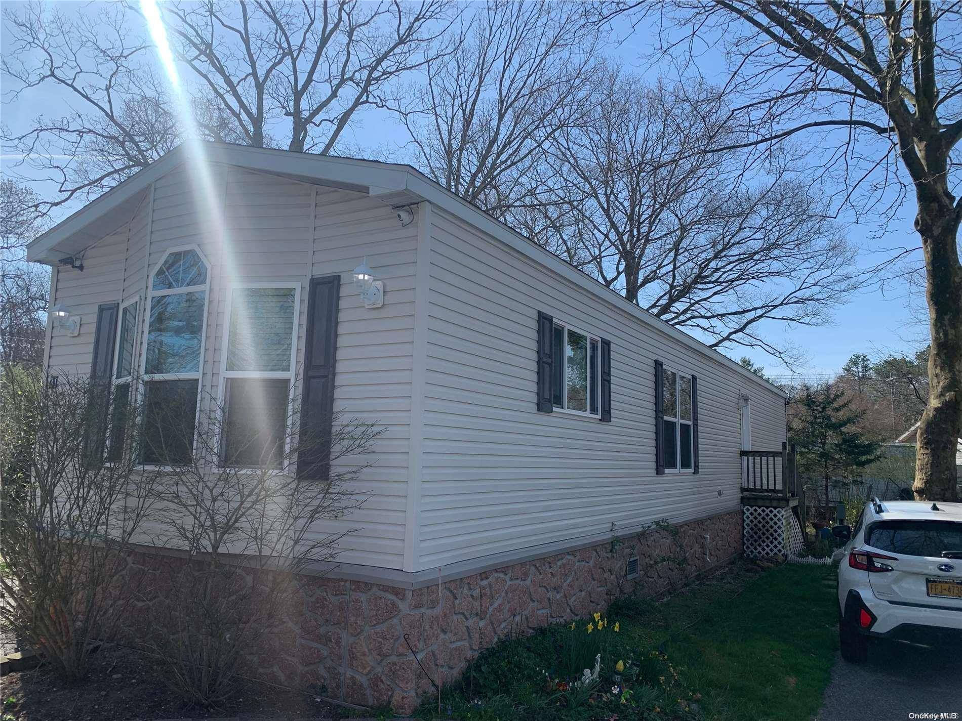 East Quogue, NY 11942,31 Palm DR