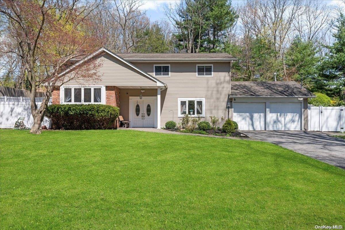 Smithtown, NY 11787,37 River Heights DR