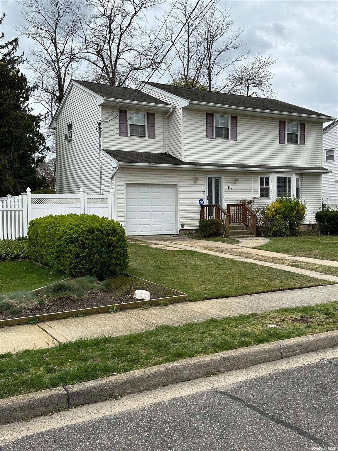 Massapequa, NY 11758,67 Colonial