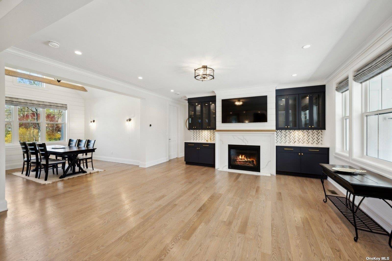 Southold, NY 11971,910 Glenn RD