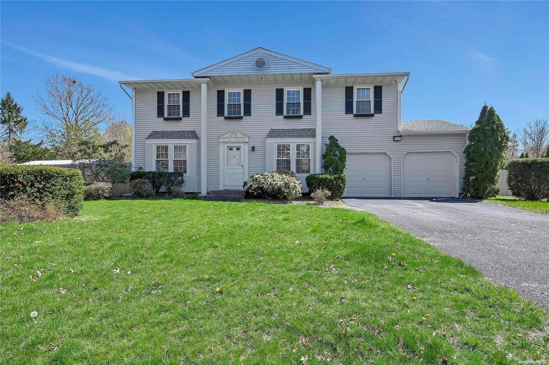 Selden, NY 11784,4 Ruth LN