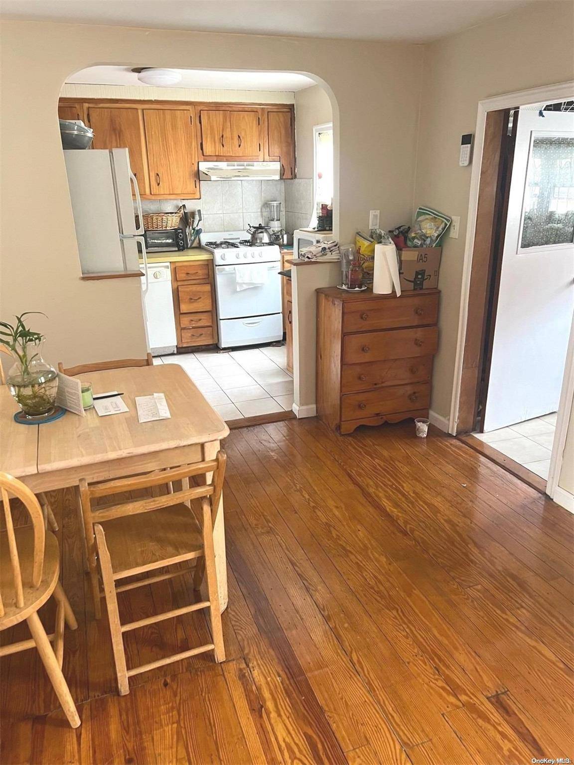 Flushing, NY 11377,43-20 72nd ST
