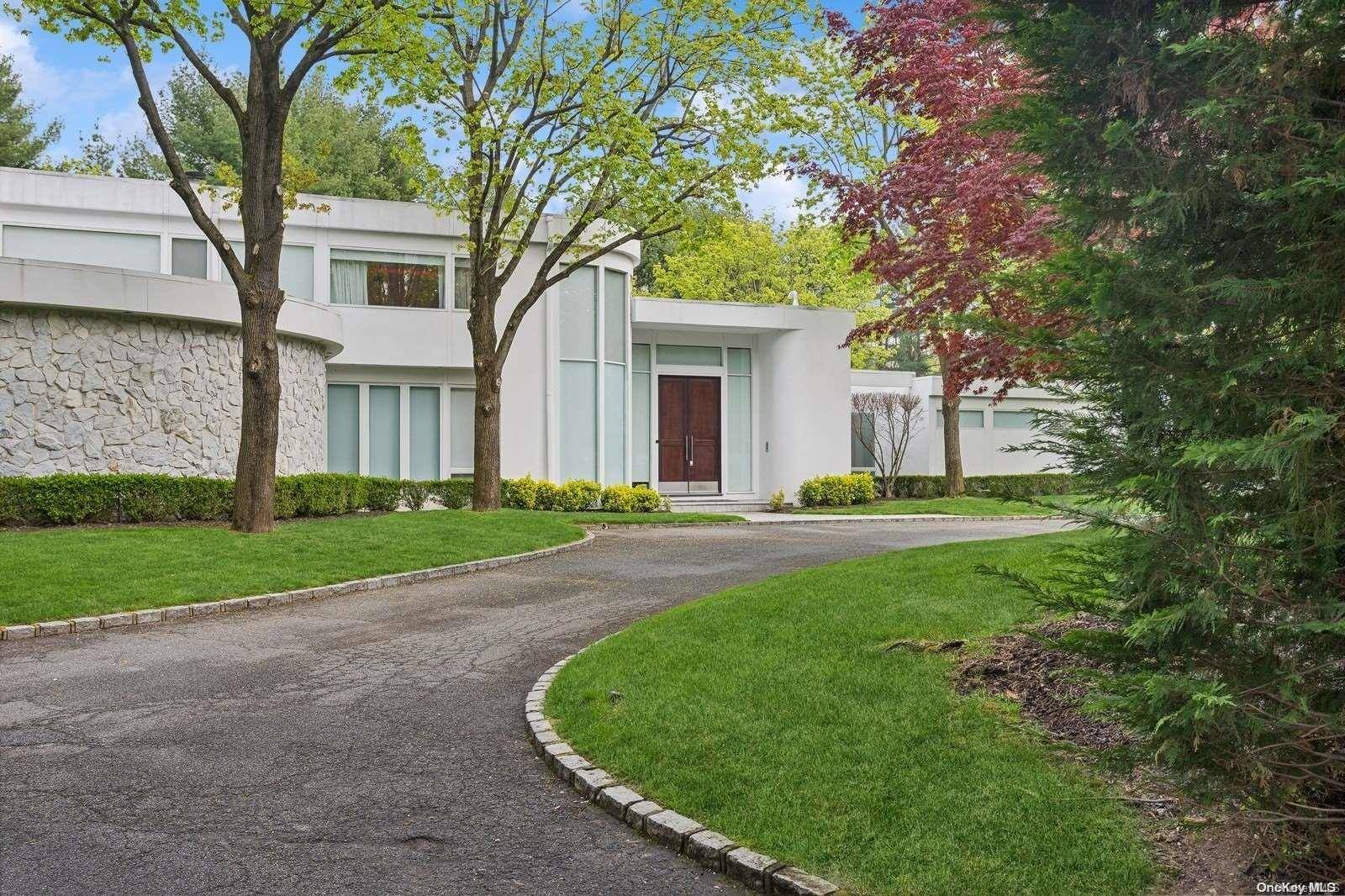 Old Westbury, NY 11568,27 Grace DR