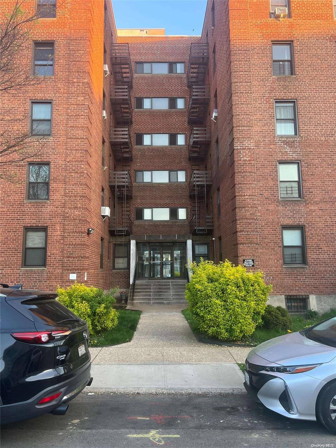 Oakland Gardens, NY 11364,216-10 77th AVE #1M