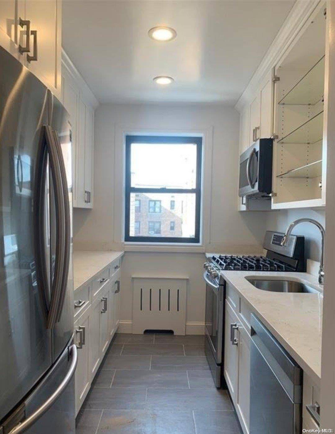 Elmhurst, NY 11373,44-05 Macnish Street #6B