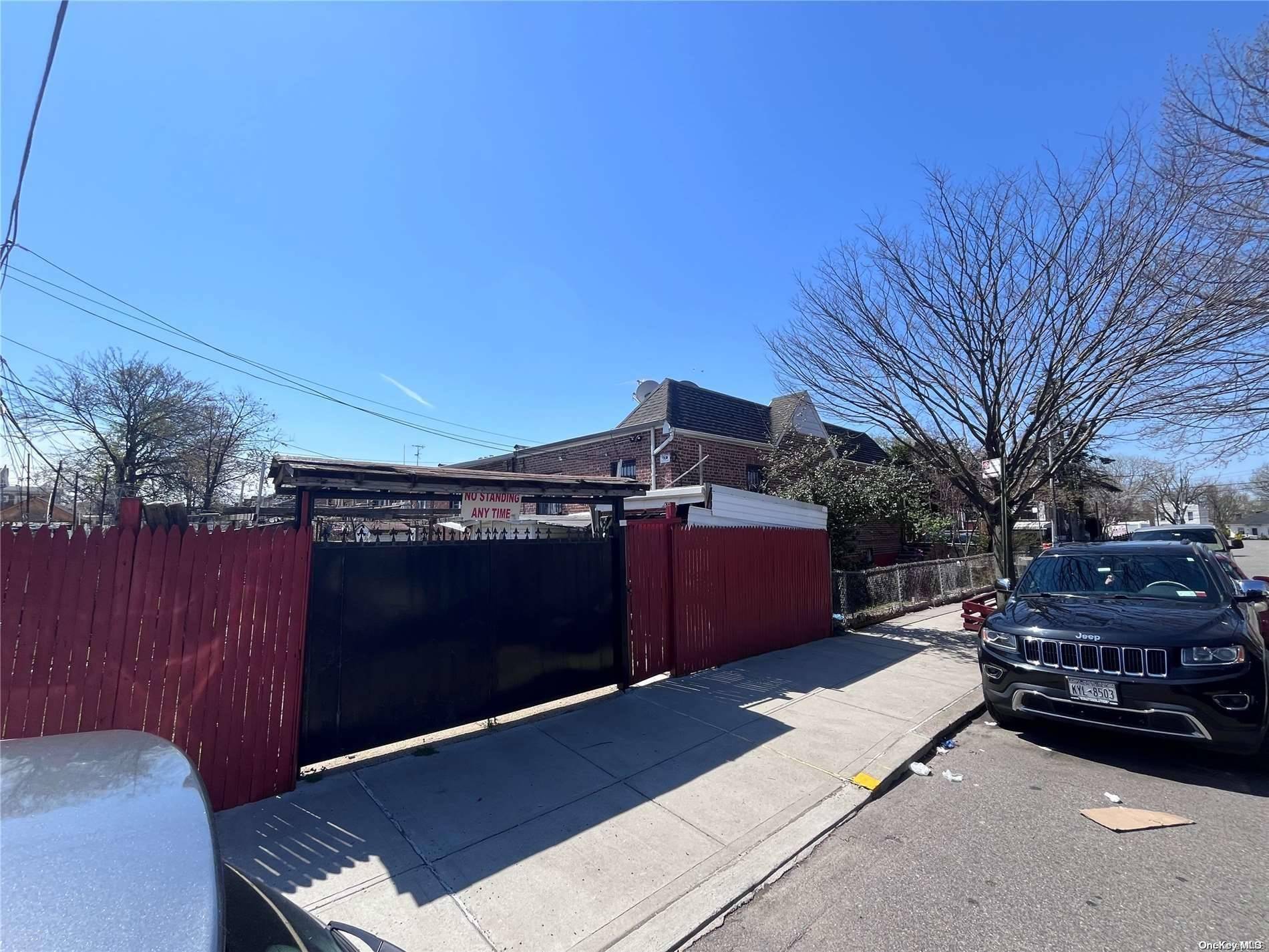 East Elmhurst, NY 11369,24-01 92nd ST