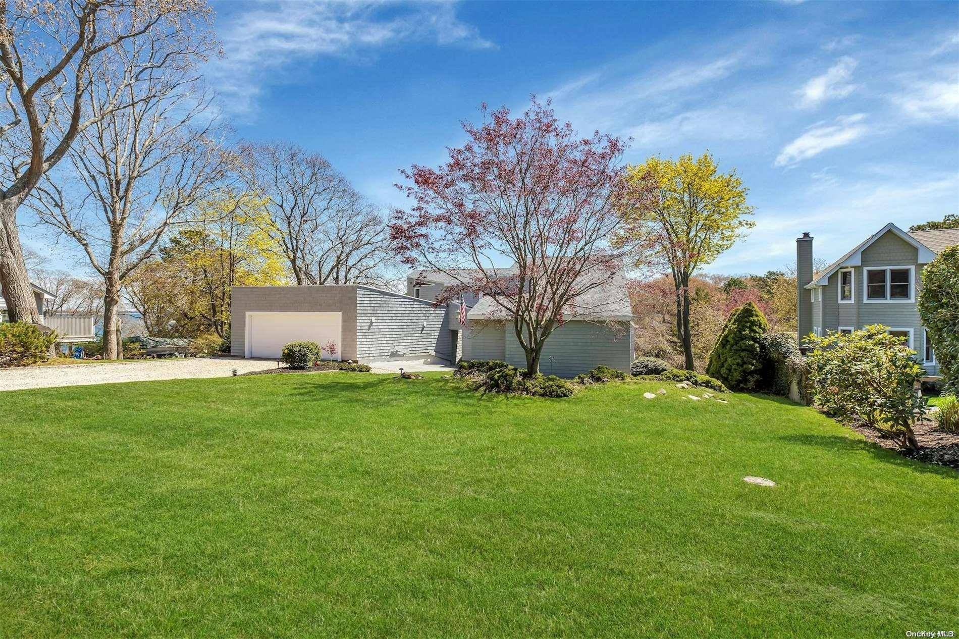 Hampton Bays, NY 11946,6 Bay View DR